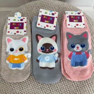 HAPPY TOES ANKLE SOCKS, Three pairs.
Fits women SZ 5-8